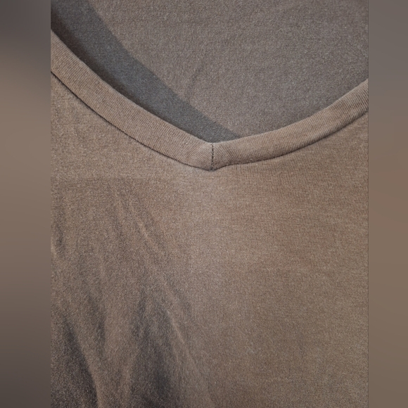 Love by Design size large brown v-neck t-shirt - Picture 2 of 3